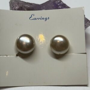 Pearl button earrings vintage screw back